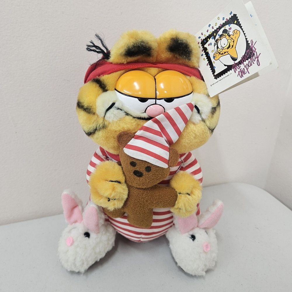 Vintage Garfield w/Pooky Plush Dakin 9" 1978 ‎ Pajamas, Cap, Bunny Slippers
